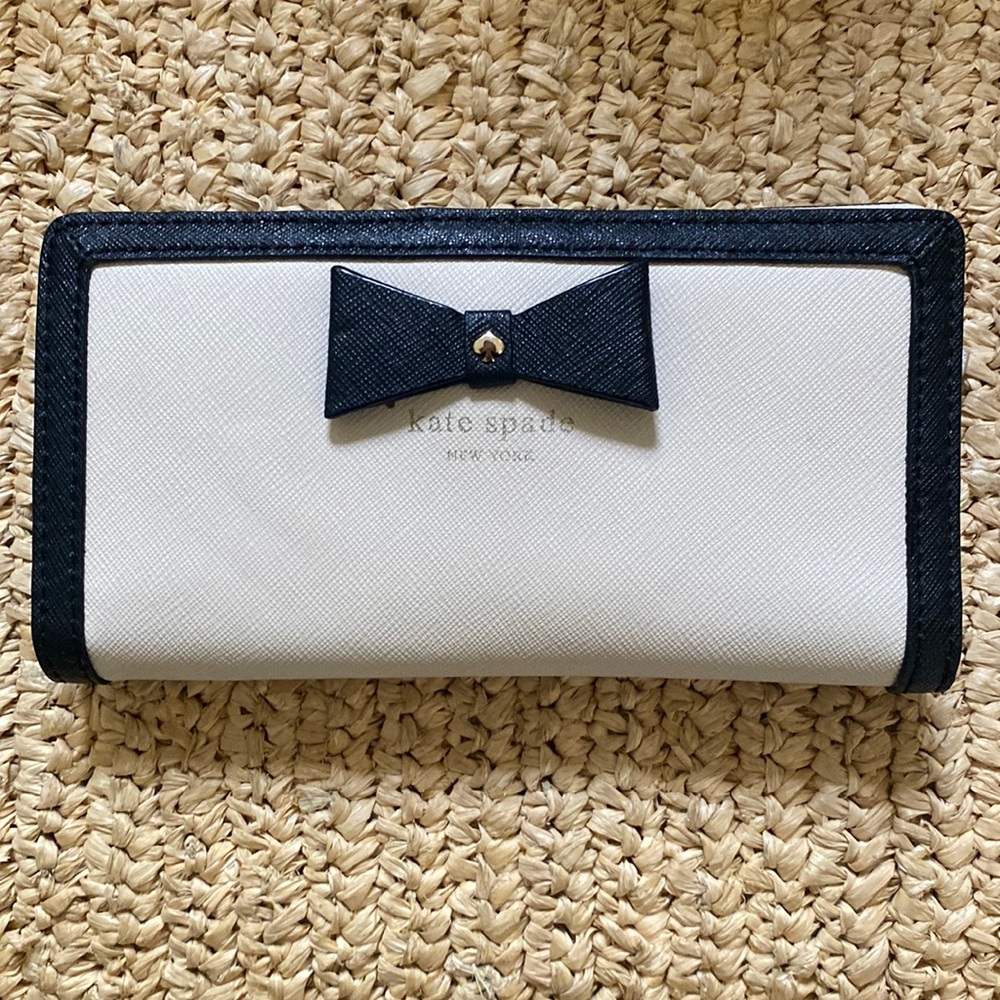 Kate Spade Hazel Court Stacy Bow Tie Wallet Cream with Black details